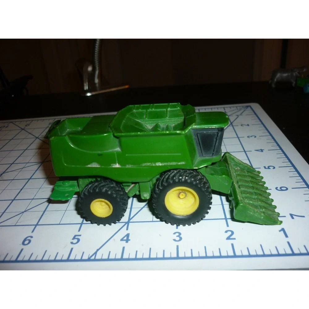 Ertl‎ John Deere Combine Harvester Toy Green Diecast Farm Vehicle 1/64 Scale
